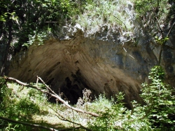 Mačkova cave
